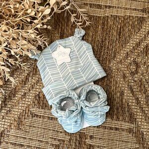 NWT (5for$10) Blue Toby brand baby hat and booties.